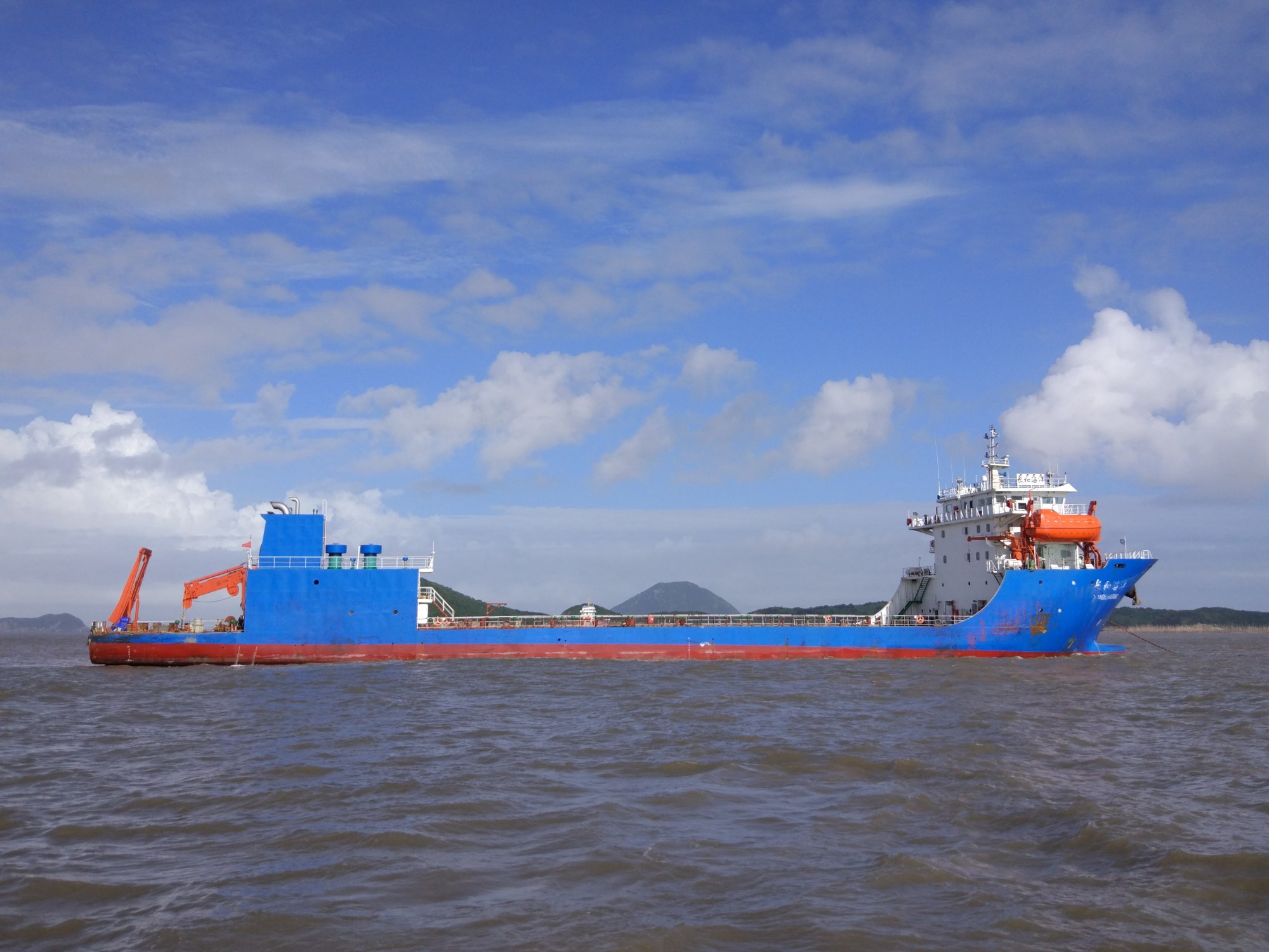 8000吨级大件甲板运输船"长和海洋"号